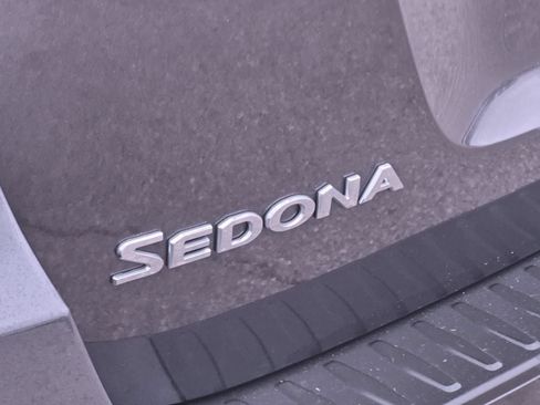 Used 2021 Kia Sedona EX w/ EX Premium Package FWD image 13