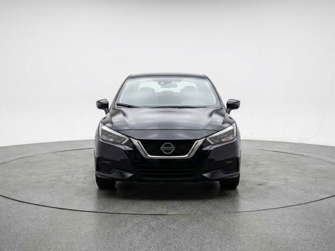 Used 2025 Nissan Versa SV image 2