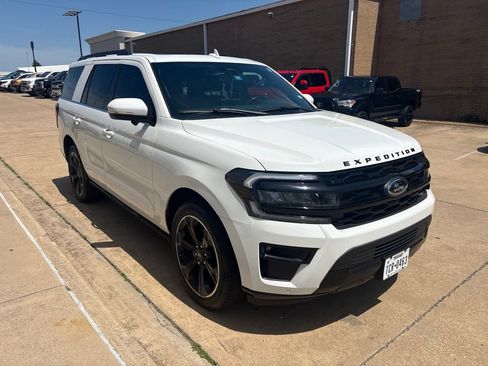Used 2023 Ford Expedition Limited RWD image 4