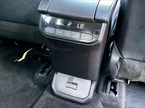 Used 2023 Toyota Highlander XLE AWD/4WD image 33