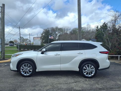 Used 2022 Toyota Highlander Limited image 24