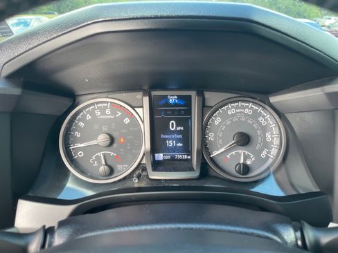 Used 2021 Toyota Tacoma TRD Off-Road w/ Technology Package AWD/4WD image 4