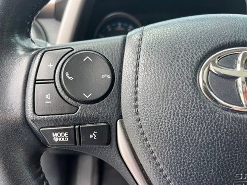 Used 2018 Toyota RAV4 XLE FWD image 16