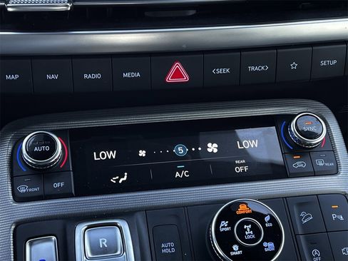 Used 2024 Hyundai Palisade Calligraphy image 18