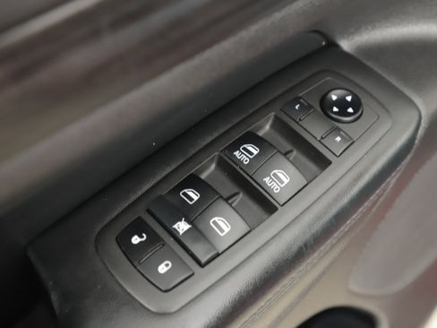 Used 2021 Jeep Grand Cherokee Laredo image 9