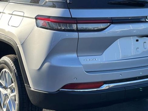 New 2025 Jeep Grand Cherokee Laredo X w/ Luxury Tech Group I image 5