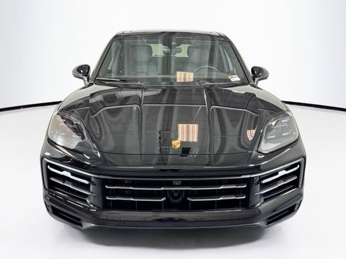 Used 2025 Porsche Cayenne image 6