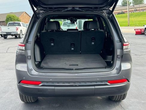 Used 2023 Jeep Grand Cherokee Altitude AWD/4WD image 5