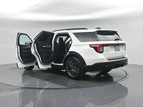 Certified 2025 Ford Explorer ST-Line w/ Premium Package RWD image 38