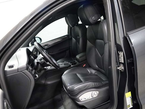 Used 2020 Porsche Macan AWD/4WD image 5