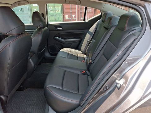 Used 2024 Nissan Altima 2.5 SR FWD image 10