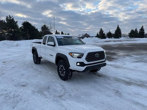 Used 2023 Toyota Tacoma TRD Off-Road image 3
