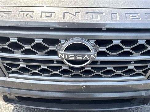 Used 2023 Nissan Frontier SV w/ SV Convenience Package RWD image 29