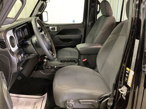 Used 2024 Jeep Gladiator Sport image 14