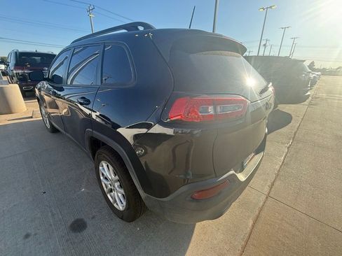 Used 2016 Jeep Cherokee Latitude FWD image 8