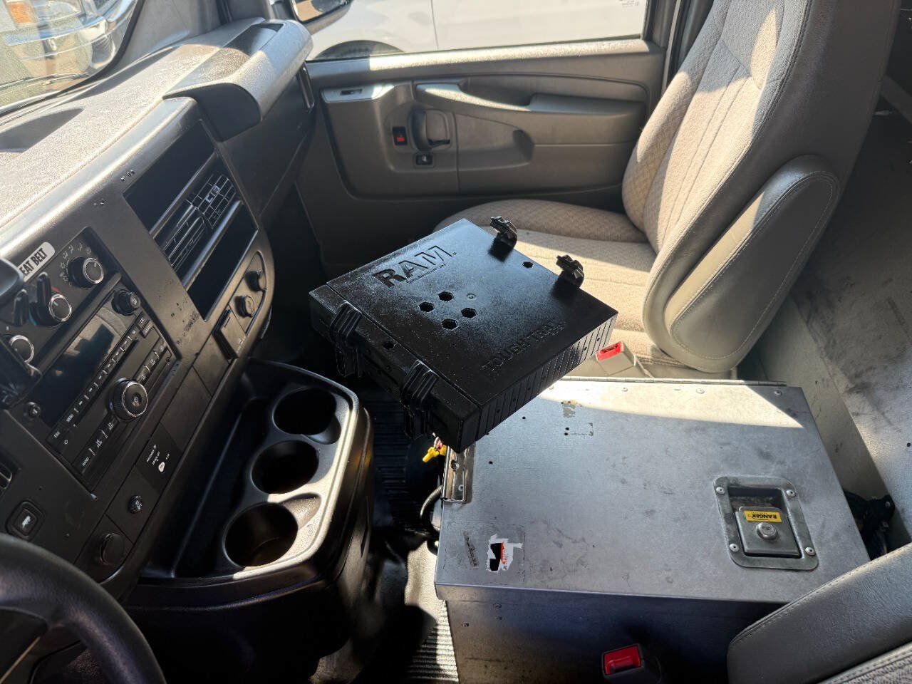 Used 2015 Chevrolet Express 2500 RWD image 17