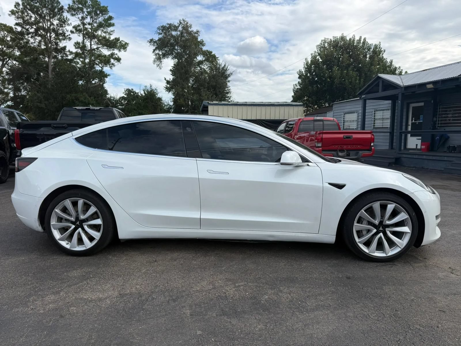 Used 2020 Tesla Model 3 Standard Range RWD image 5