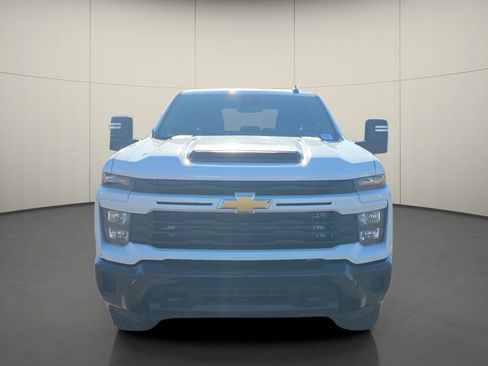 Used 2024 Chevrolet Silverado 2500 Custom w/ Custom Value Package AWD/4WD image 2
