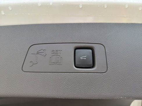 Used 2022 Lincoln Corsair AWD w/ Premium Package image 11