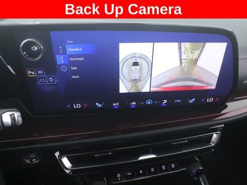Used 2024 Chevrolet Traverse Z71 AWD/4WD image 22