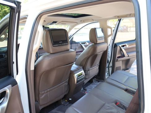 Used 2015 Lexus GX 460 w/ Premium Package image 11