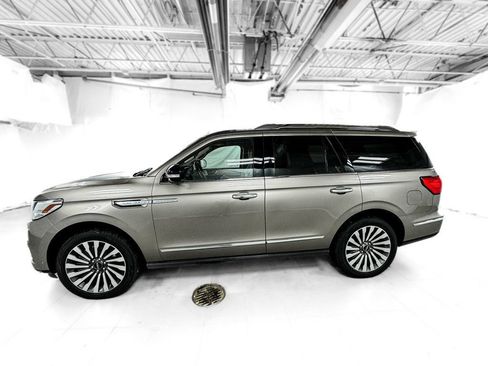 Used 2018 Lincoln Navigator Reserve w/ Technology Package AWD/4WD image 3