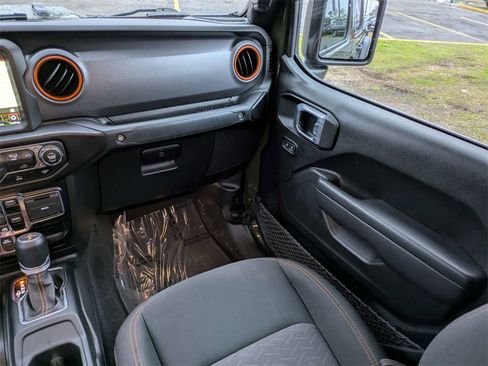 Used 2022 Jeep Gladiator Mojave image 17
