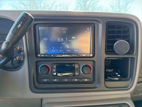 Used 2004 Chevrolet Silverado 2500 LT w/ Skid Plate Package image 9