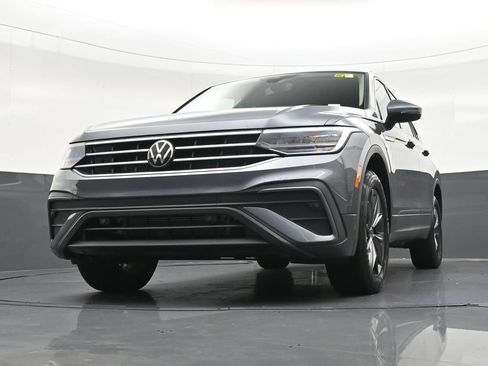 Used 2023 Volkswagen Tiguan SE FWD image 33