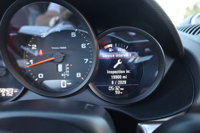 Used 2017 Porsche 718 Boxster RWD image 31