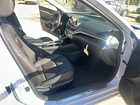 New 2025 Nissan Altima 2.5 SR image 15