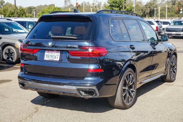 Used 2022 BMW X7 xDrive40i w/ M Sport Package AWD/4WD image 5