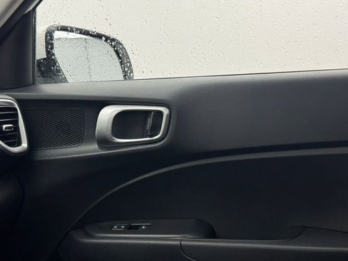 Used 2025 Hyundai Venue SEL FWD image 38