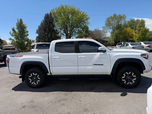 Used 2020 Toyota Tacoma TRD Off-Road w/ Technology Package AWD/4WD image 23