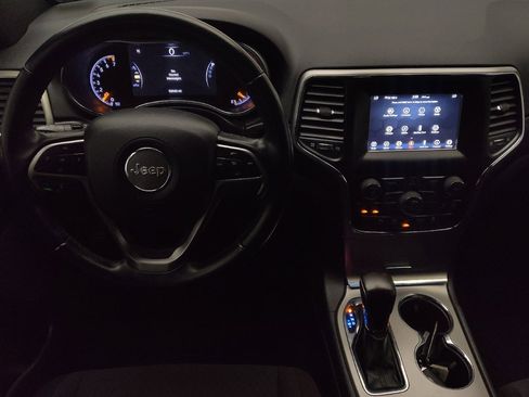Used 2020 Jeep Grand Cherokee Laredo RWD image 22