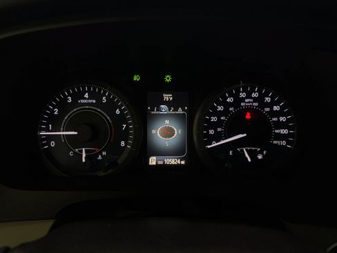 Used 2016 Toyota Sienna XLE Premium w/ Outdoor Package FWD image 17