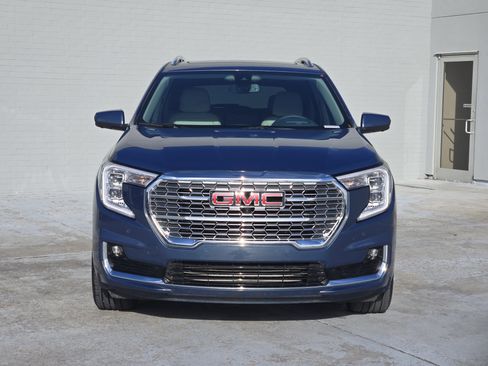 Used 2024 GMC Terrain Denali w/ Denali Premium Package image 3
