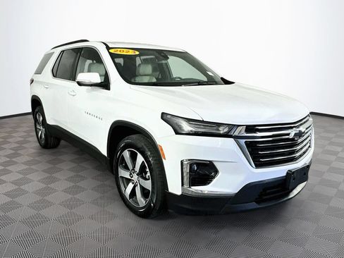 Used 2023 Chevrolet Traverse LT w/ LT Premium Package AWD/4WD image 2