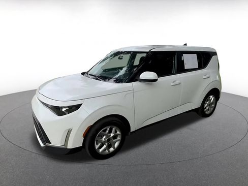 Used 2025 Kia Soul LX w/ LX Technology Package FWD image 8