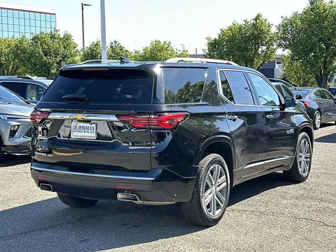 Used 2023 Chevrolet Traverse High Country AWD/4WD image 2