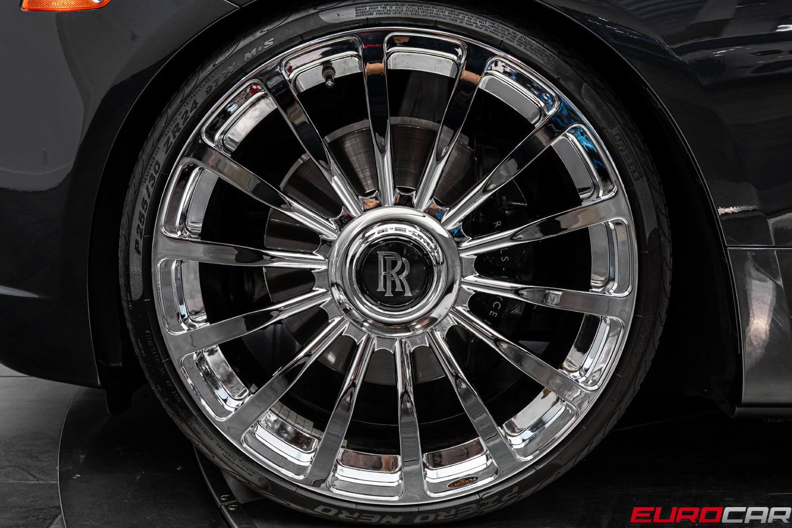 Used 2018 Rolls-Royce Dawn RWD image 24