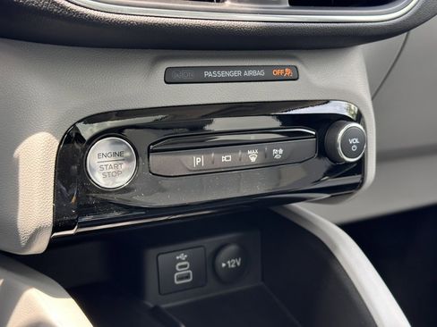 New 2025 Ford Escape SE w/ PHEV Premium Package image 29