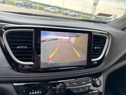Used 2026 Chrysler Pacifica Limited FWD image 23