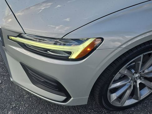 Used 2020 Volvo S60 T5 Momentum image 7