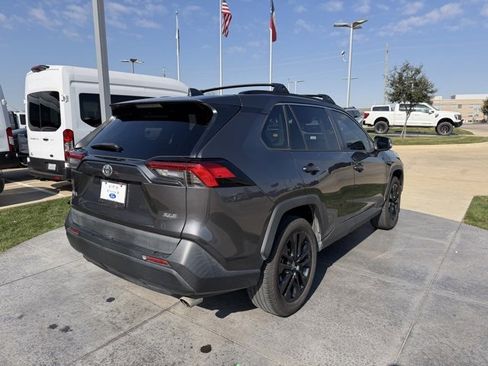 Used 2020 Toyota RAV4 XLE Premium image 6