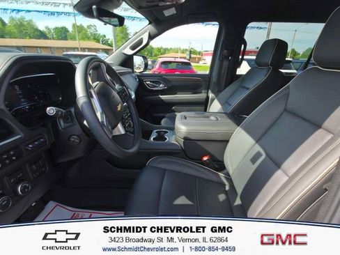 Used 2024 Chevrolet Suburban Premier AWD/4WD image 15