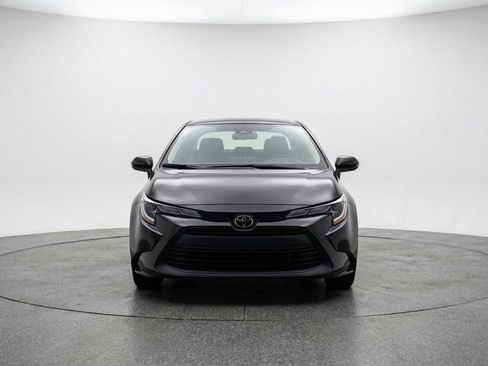 Used 2025 Toyota Corolla LE FWD image 2
