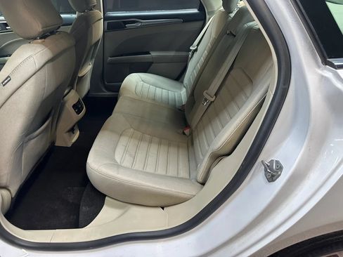 Used 2019 Ford Fusion SE FWD image 21