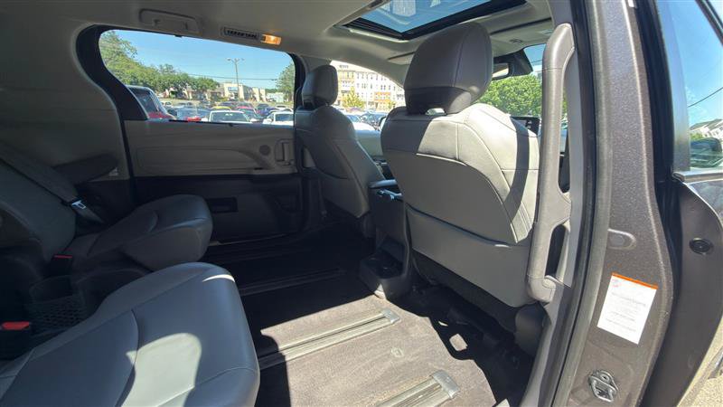 Used 2021 Toyota Sienna XLE AWD/4WD image 20
