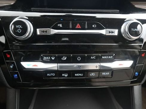 Used 2021 Ford Explorer Limited w/ Equipment Group 301A image 18